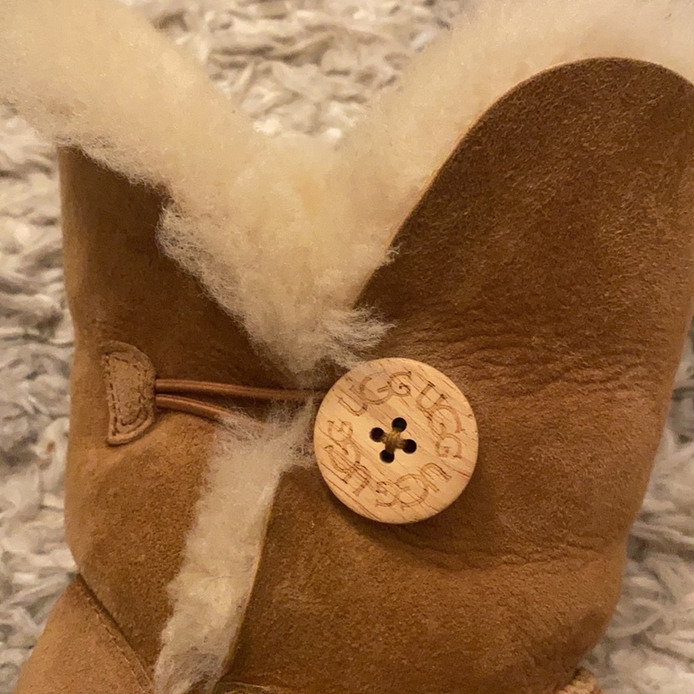 UGG 👢boots bailey button 2 boots II chestnut suede reversible fur women’s sz 8! - Picture 6 of 14